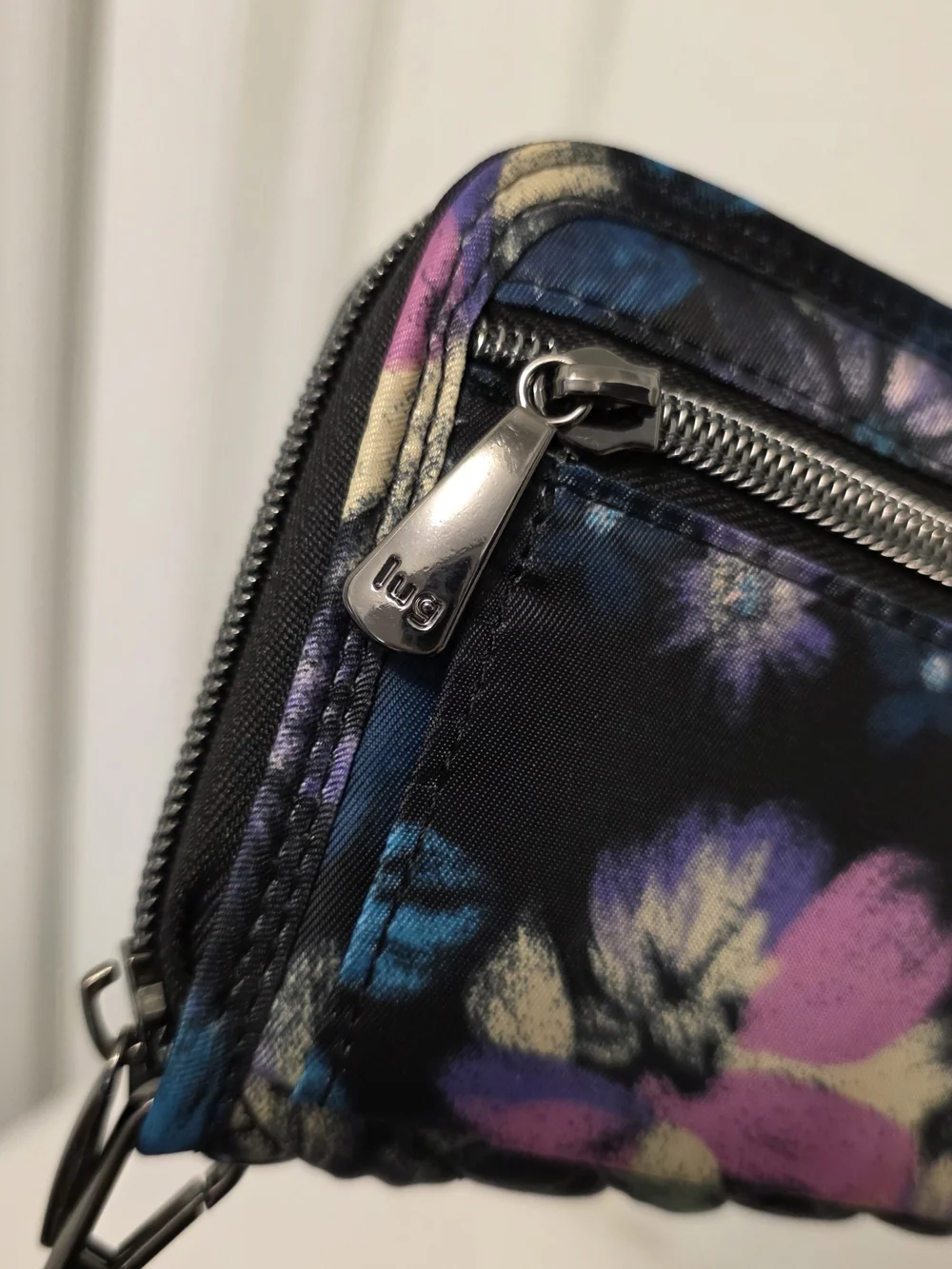 EUC Lug Handspring Quilted BLOOM BLACK Pattern Wristlet - Wallet Zip Close RFID